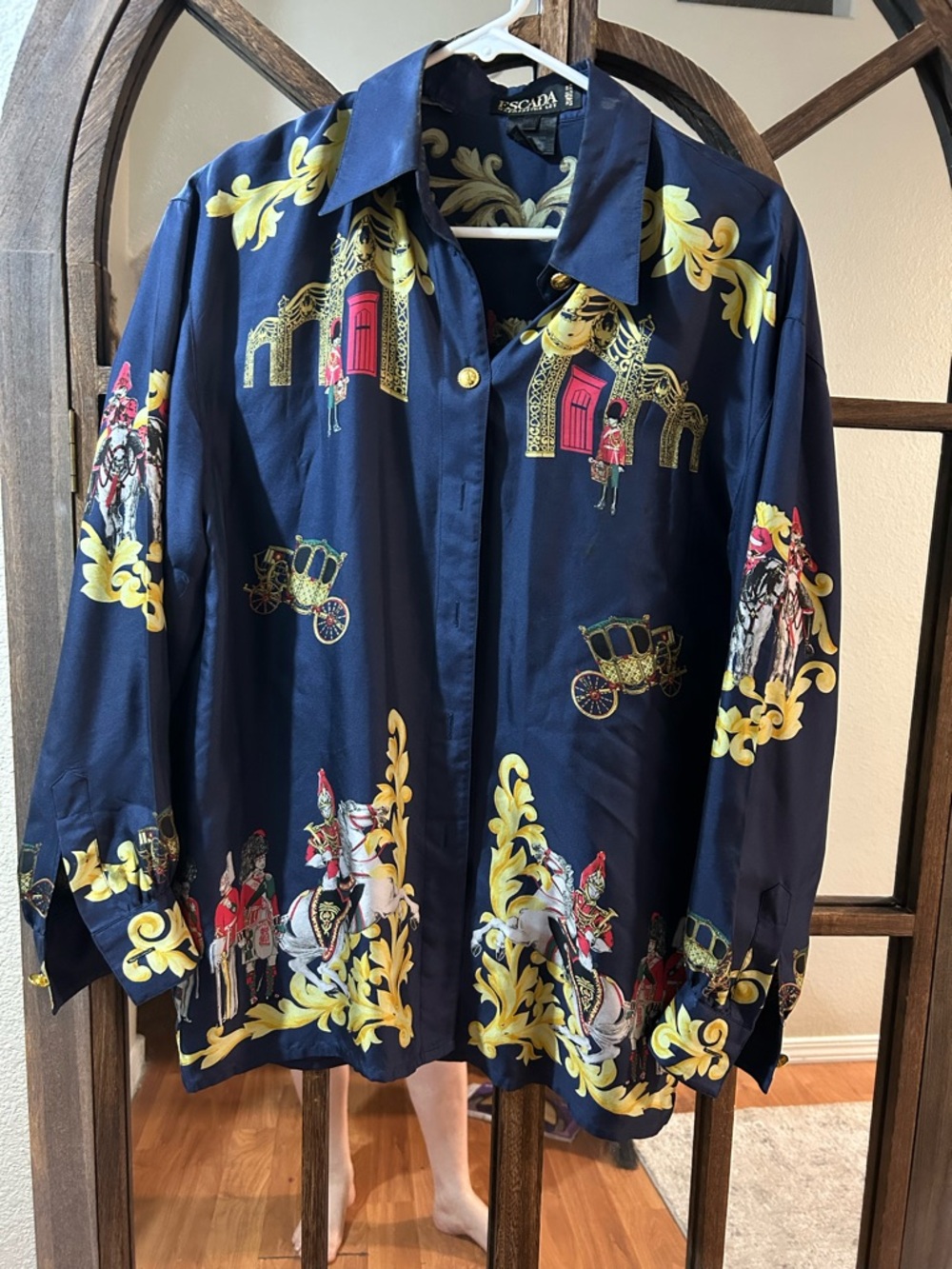 Vintage Escada 100% silk royals blouse - Picture 2 of 3